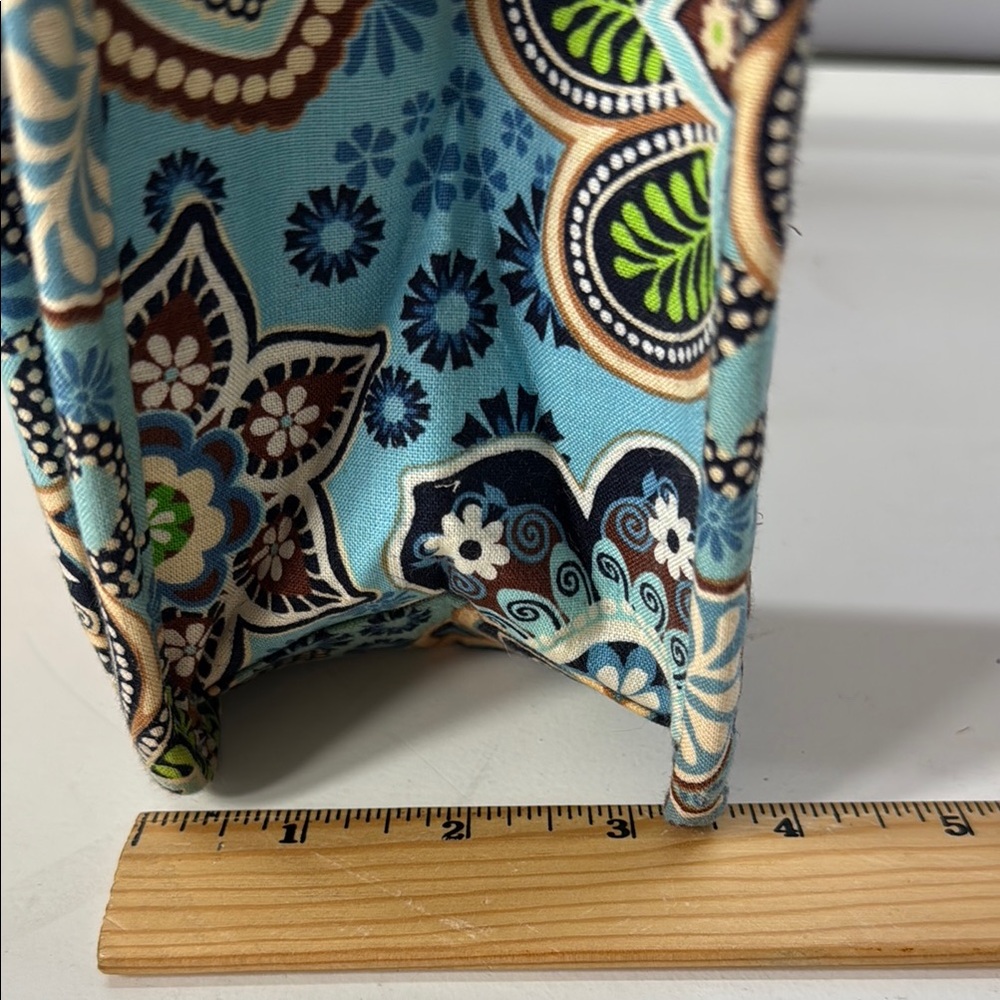 Vera Bradley Woven and Fabric Tote with Sandals - Picture 4 of 13